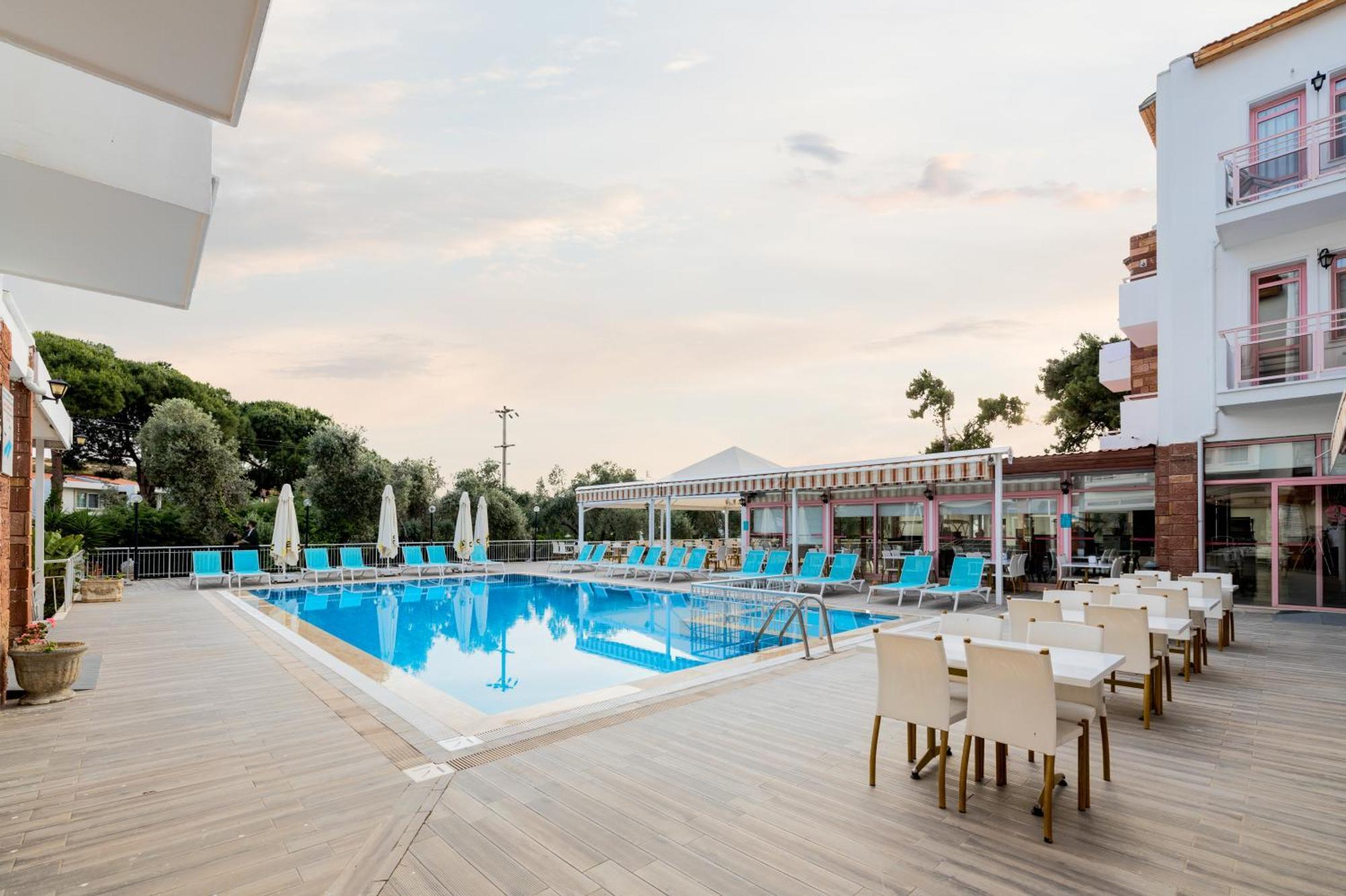 Hanedan Beach Hotel Foça Exteriör bild