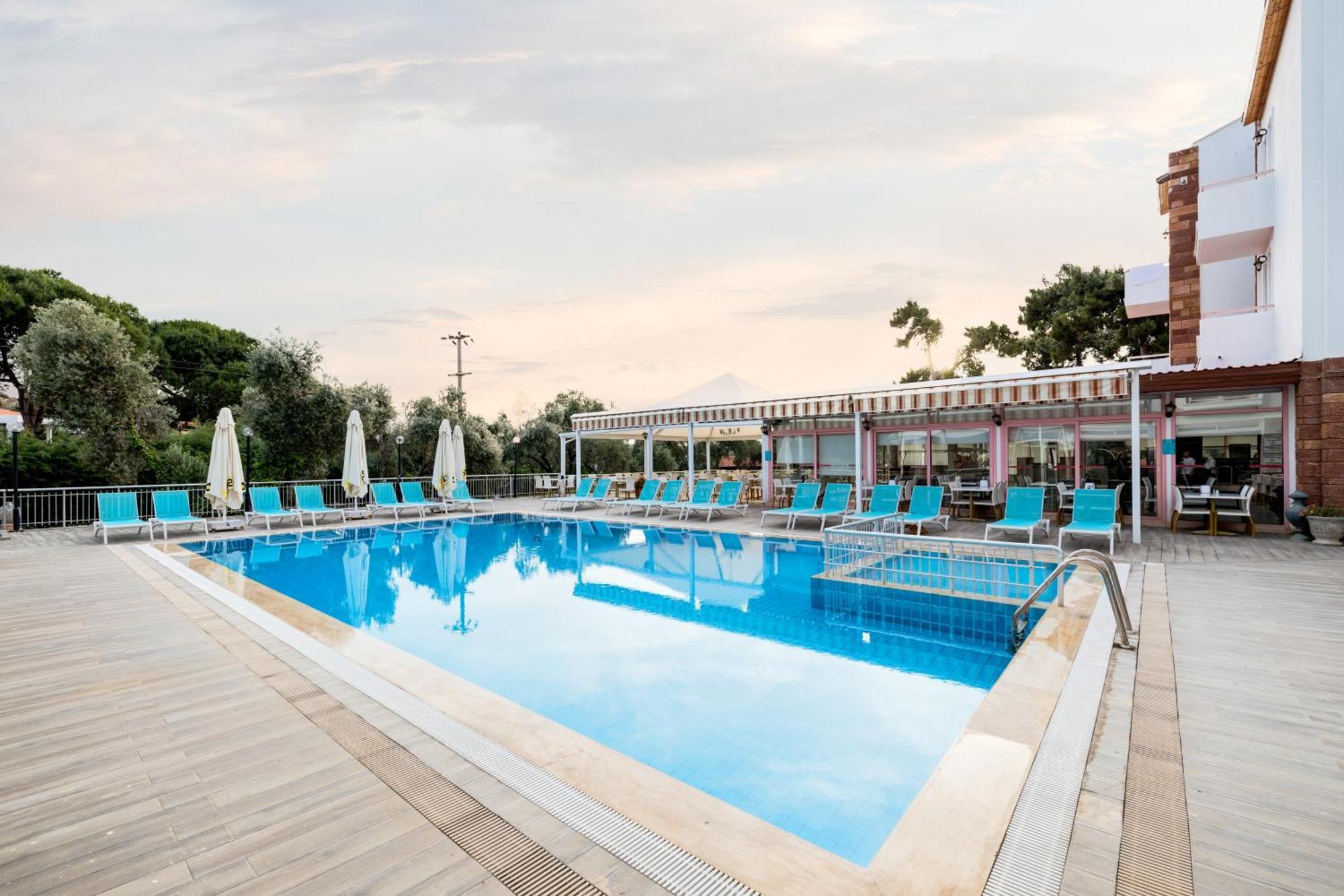 Hanedan Beach Hotel Foça Exteriör bild