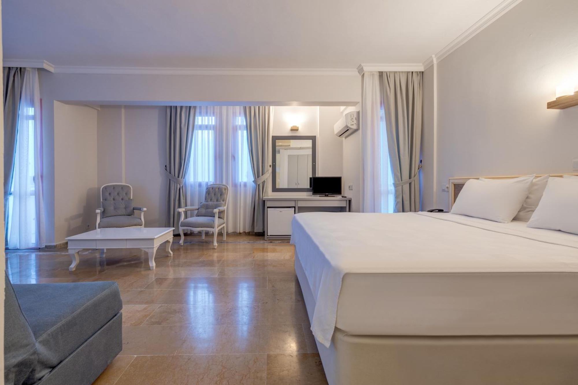Hanedan Beach Hotel Foça Exteriör bild