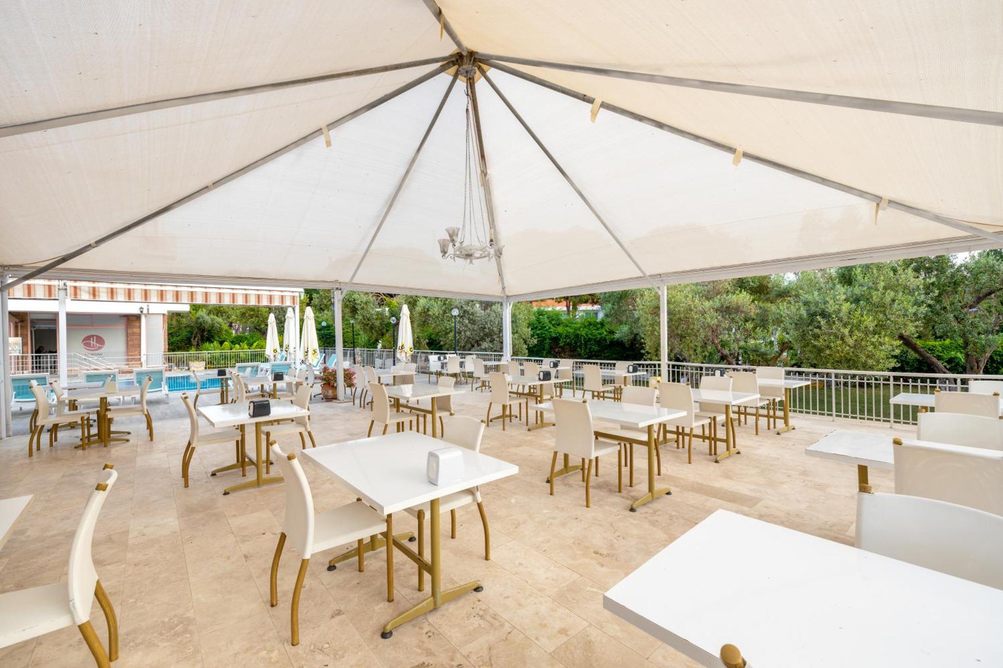 Hanedan Beach Hotel Foça Exteriör bild