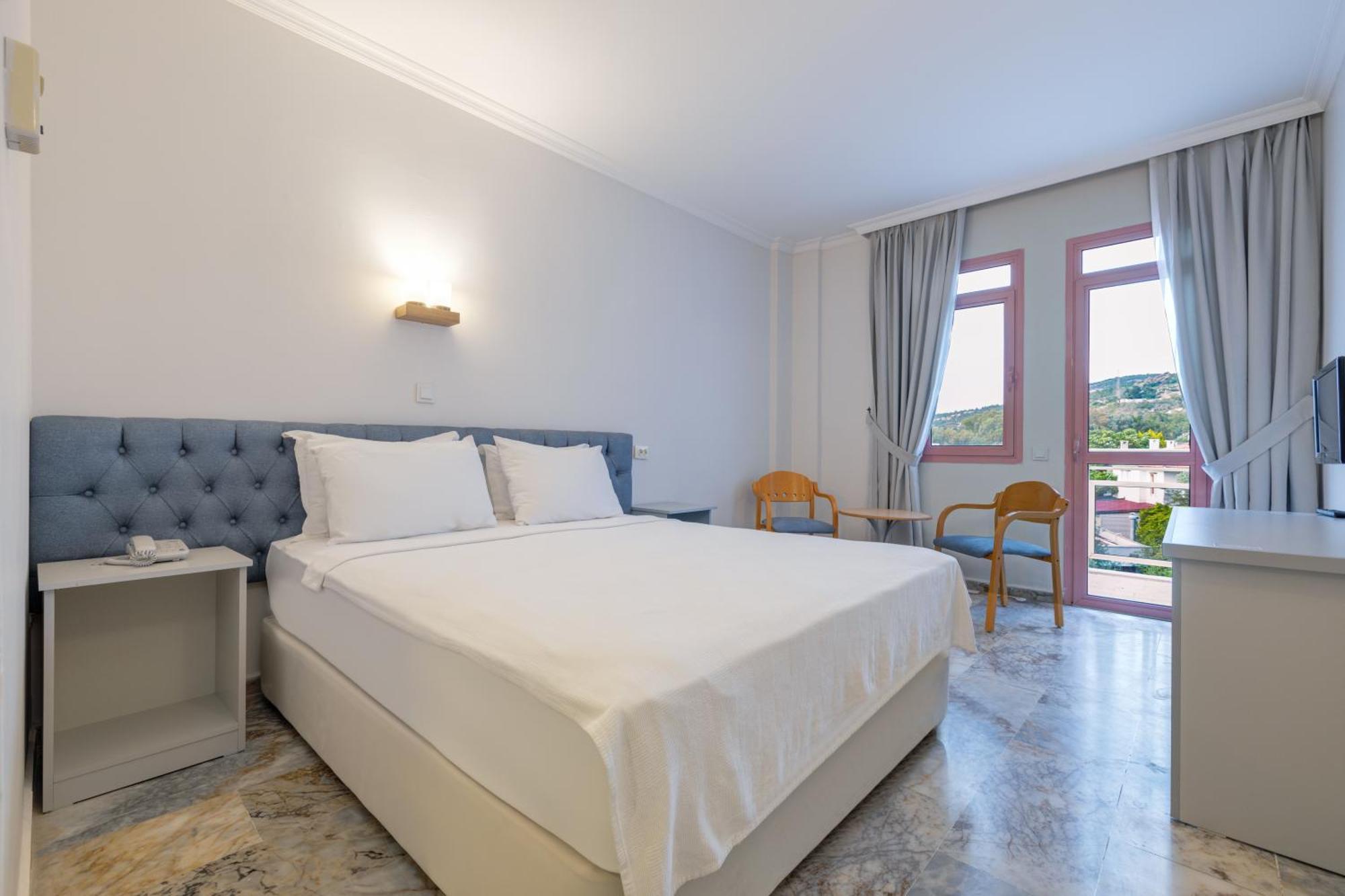 Hanedan Beach Hotel Foça Exteriör bild