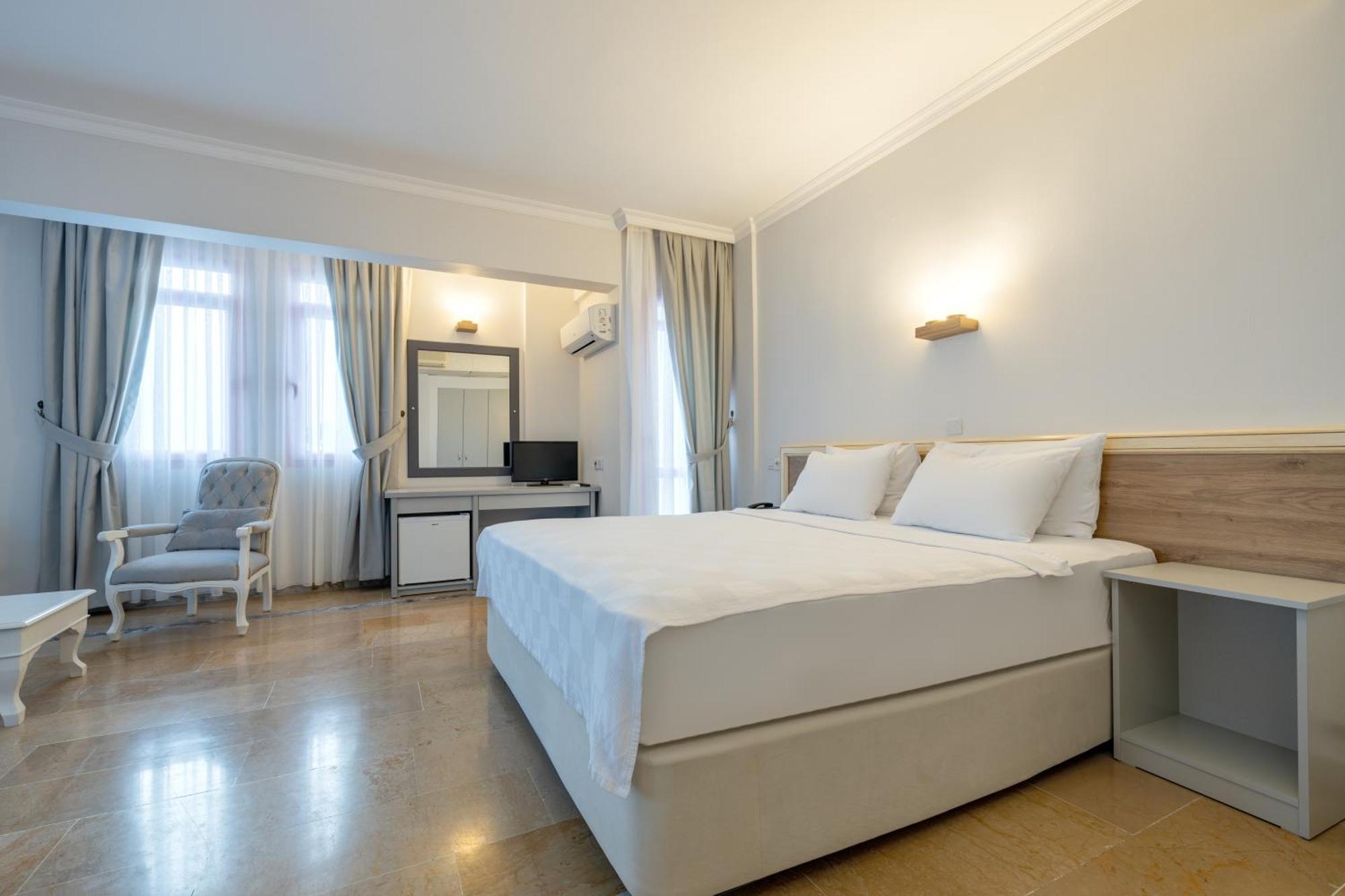 Hanedan Beach Hotel Foça Exteriör bild