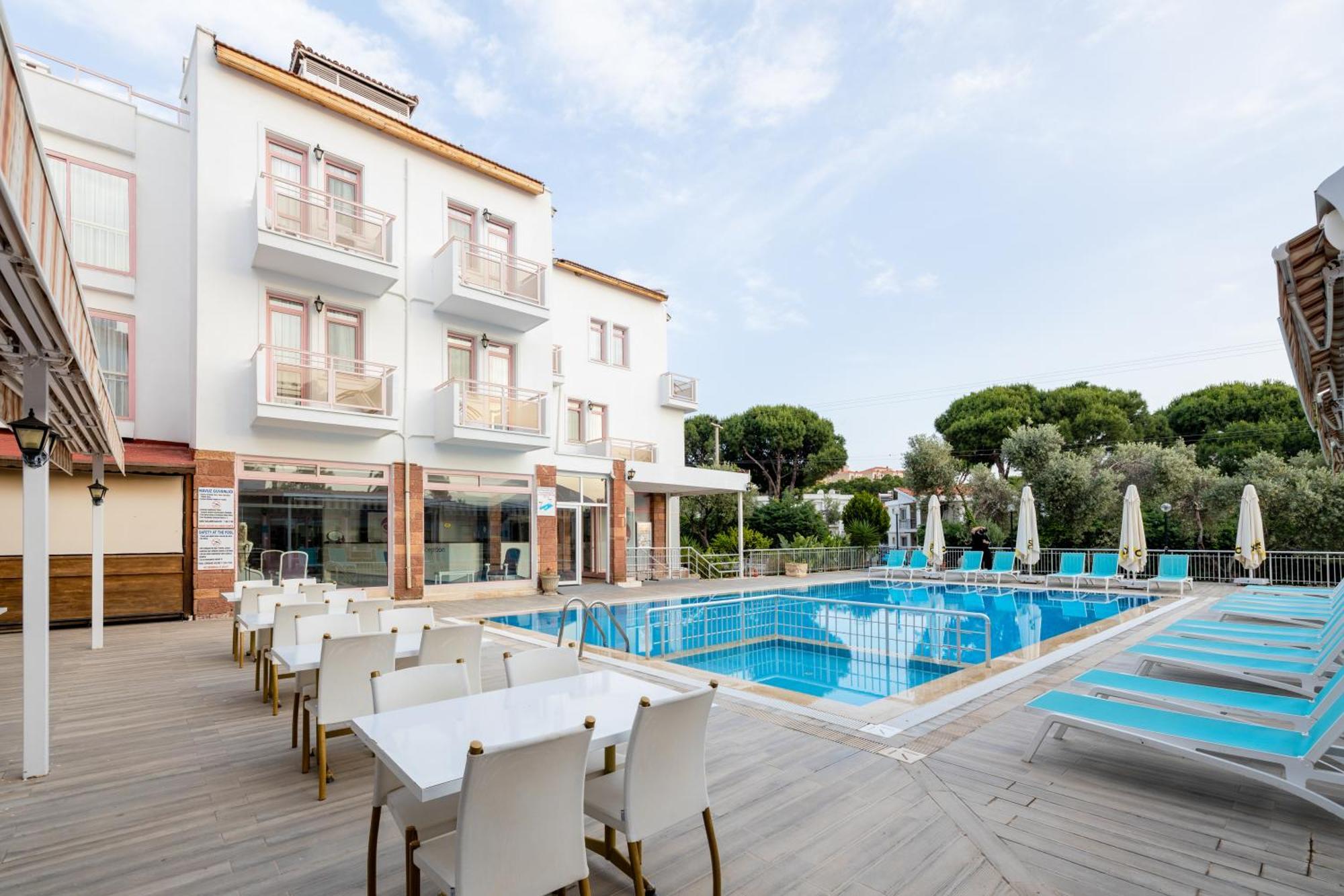 Hanedan Beach Hotel Foça Exteriör bild