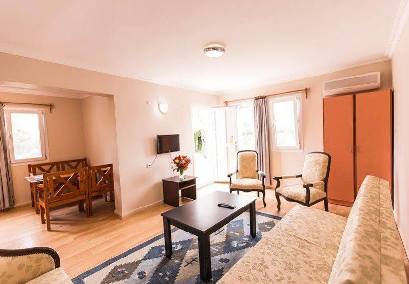 Hanedan Beach Hotel Foça Exteriör bild