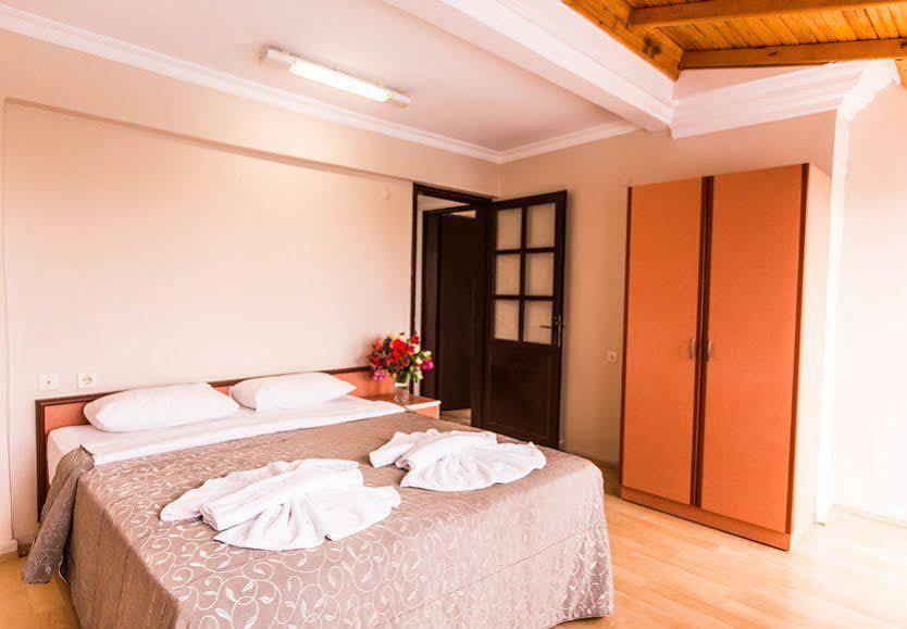 Hanedan Beach Hotel Foça Exteriör bild